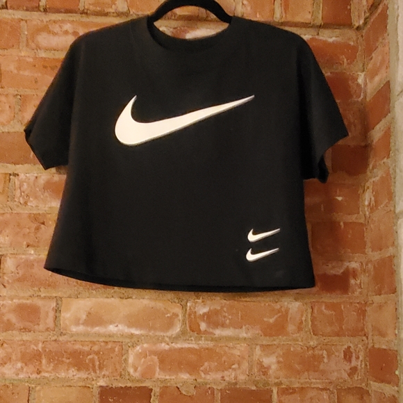 NIKE Crop Tee - Picture 1 of 3